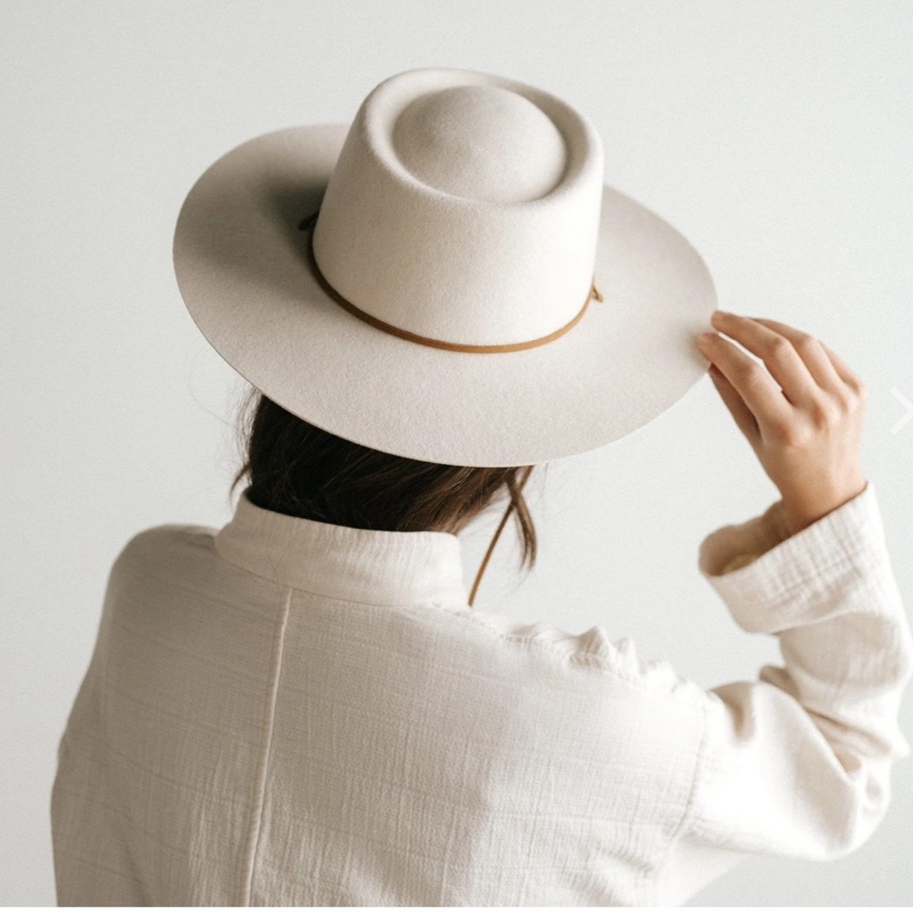 Gigi Pip Wren Flat Beim Telescope Hat in Off White